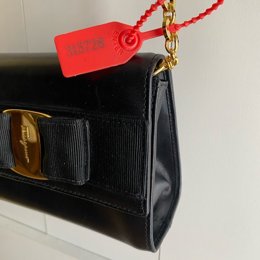 Salvatore Ferragamo BLACK LEATHER CROSSBODY BAG - Picture 10 of 16